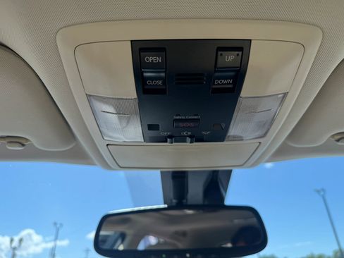 Used 2015 Lexus CT 200h w/ Navigation Package FWD image 16