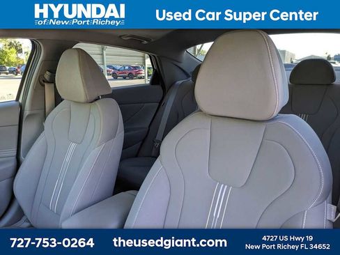 Used 2024 Hyundai Elantra SEL w/ Convenience Package image 7