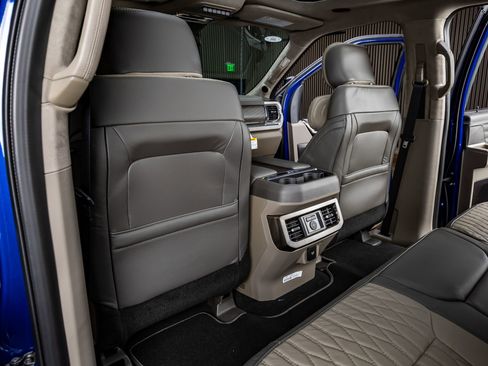 Used 2026 Ford F250 Platinum w/ Platinum Plus Package image 35