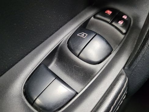 Used 2021 Nissan Rogue Sport SV image 27