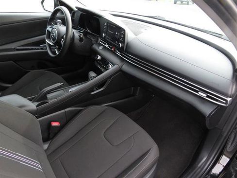 Used 2023 Hyundai Elantra SEL image 14