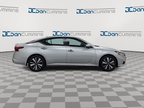 Used 2022 Nissan Altima 2.5 SV FWD image 9