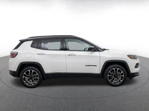 Used 2025 Jeep Compass Trailhawk AWD/4WD image 10