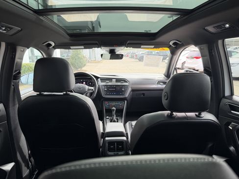 Used 2022 Volkswagen Tiguan SEL R-Line image 12