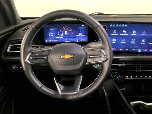 Used 2025 Chevrolet Traverse LT AWD/4WD image 5