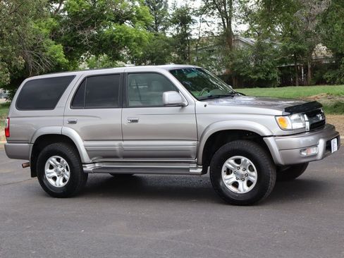 Used 2002 Toyota 4Runner Limited AWD/4WD image 2