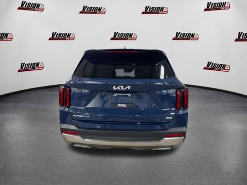 Certified 2025 Kia Sorento EX w/ Panoramic Sunroof Package image 6