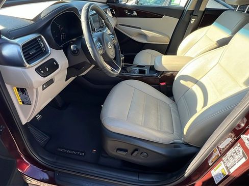 Used 2017 Kia Sorento EX image 13