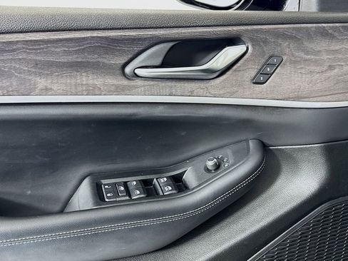 Used 2023 Jeep Grand Cherokee L Limited image 18