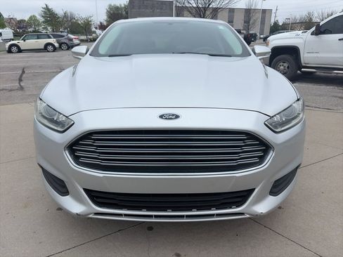 Used 2016 Ford Fusion SE image 3