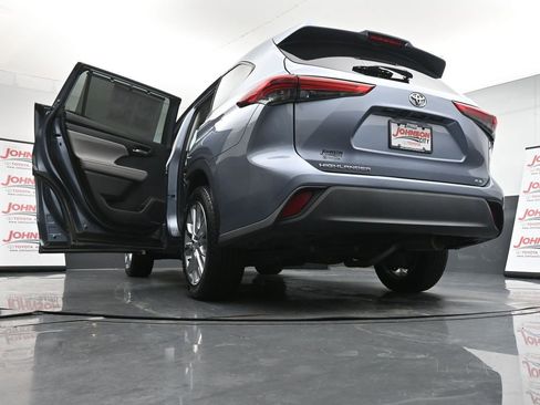 Used 2020 Toyota Highlander XLE image 44