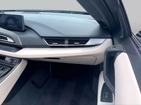 Used 2019 BMW i8 Roadster AWD/4WD image 17