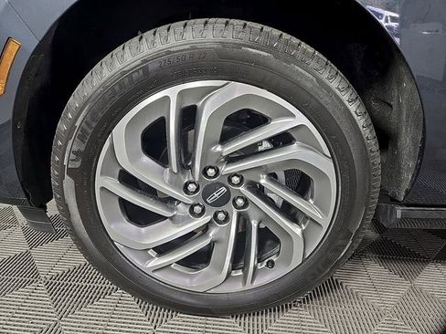 Certified 2025 Lincoln Navigator Reserve AWD/4WD image 9