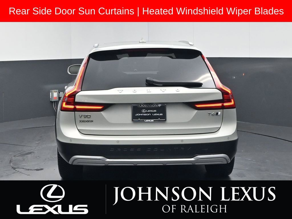 Used 2021 Volvo V90 T6 Cross Country AWD/4WD image 8