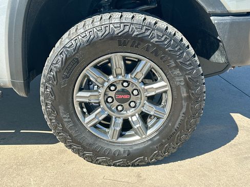 Used 2025 GMC Sierra 1500 AT4X image 10