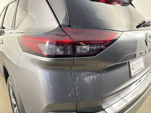 Used 2023 Nissan Rogue SV image 31