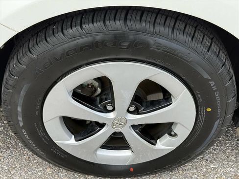 Used 2015 Toyota Prius Four w/ Deluxe Solar Roof Package FWD image 11