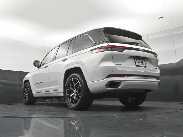 Used 2022 Jeep Grand Cherokee Summit AWD/4WD image 22