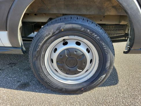 Used 2022 Ford Transit 250 Medium Roof image 19