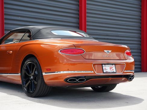 Used 2023 Bentley Continental GT Azure AWD/4WD image 16