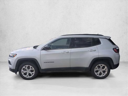Used 2024 Jeep Compass Latitude AWD/4WD image 9