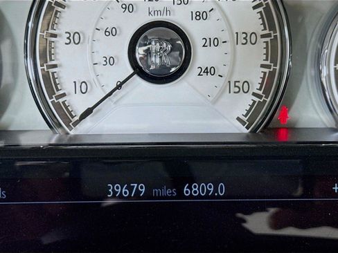 Used 2016 Rolls-Royce Dawn RWD image 20