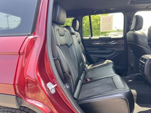 Used 2023 Jeep Grand Cherokee Altitude image 18