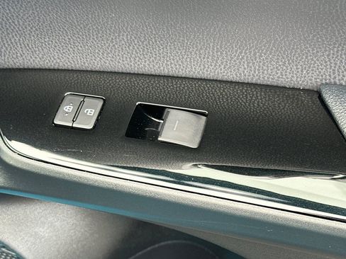 Used 2022 Toyota Prius Prime XLE image 22