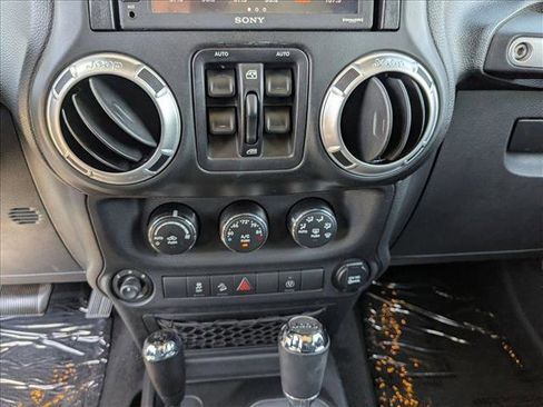 Used 2014 Jeep Wrangler Unlimited Sahara w/ Connectivity Group AWD/4WD image 14