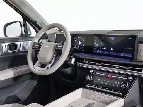 Certified 2025 Hyundai Santa Fe Limited image 31