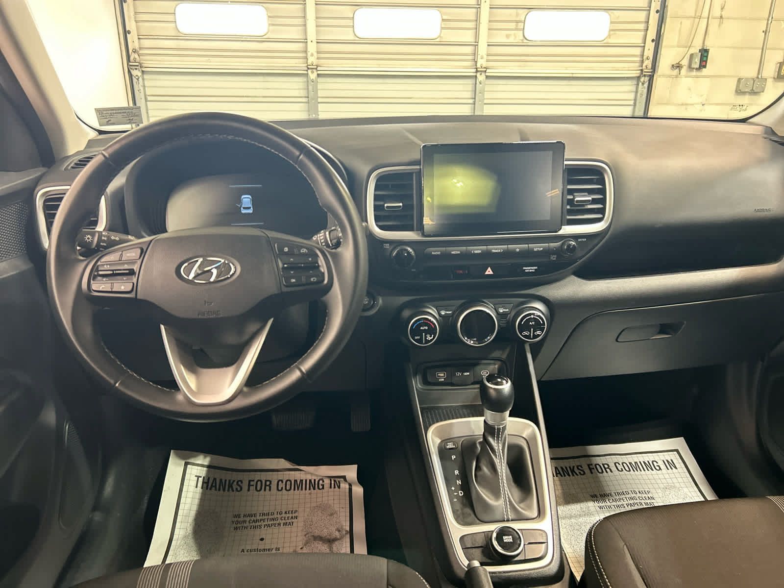 Used 2025 Hyundai Venue SEL FWD image 4