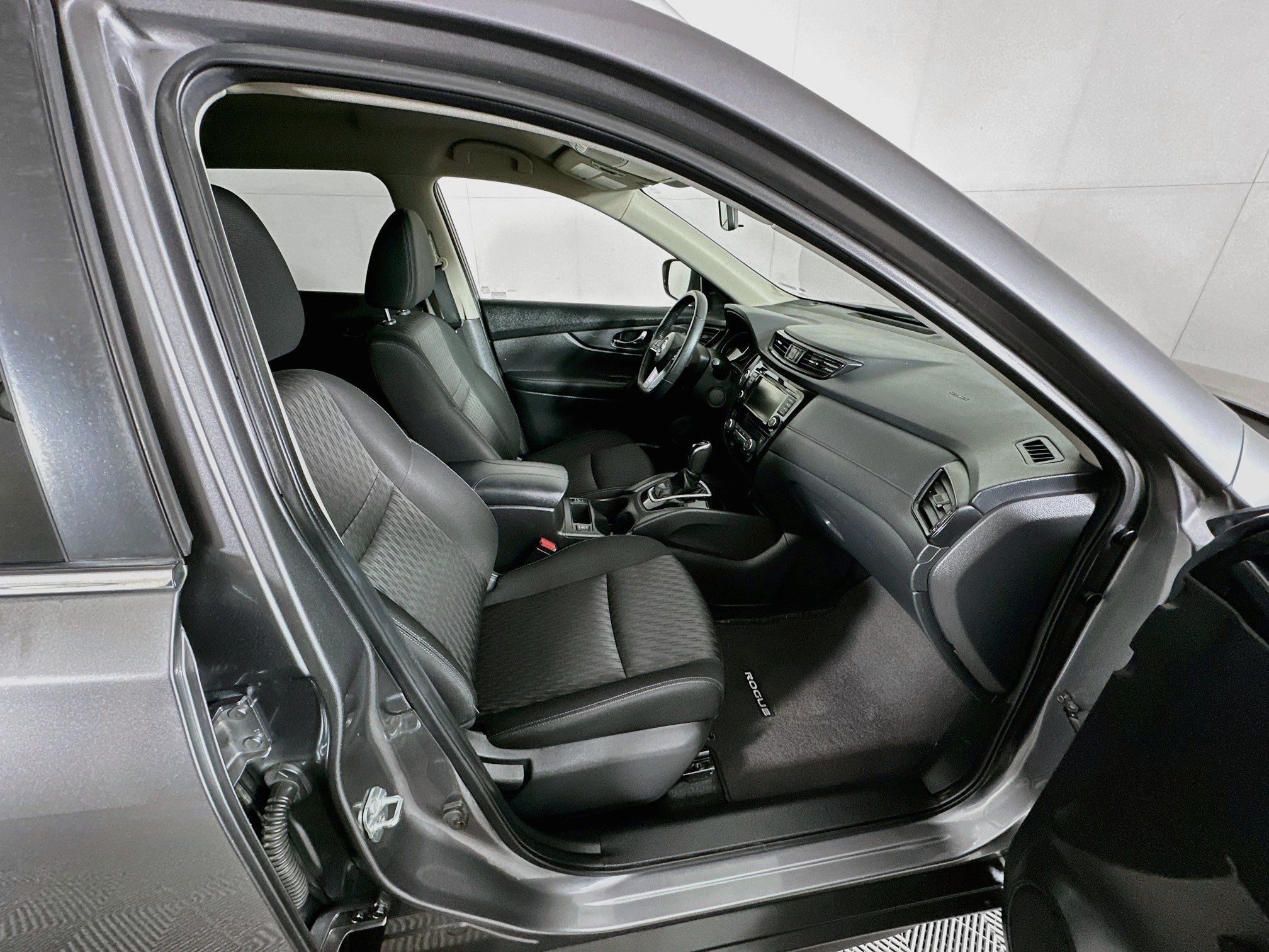 Used 2019 Nissan Rogue SV FWD image 29
