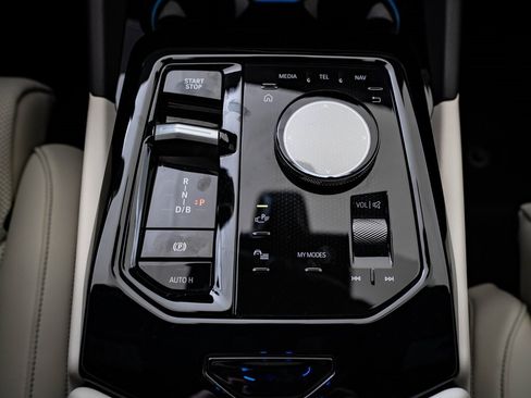 Used 2024 BMW i5 M60 w/ Premium Package image 39