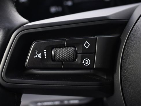 Used 2021 Porsche Taycan 4S w/ Premium Package image 33