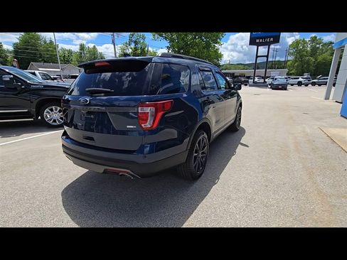 Used 2017 Ford Explorer XLT w/ Equipment Group 202A AWD/4WD image 8
