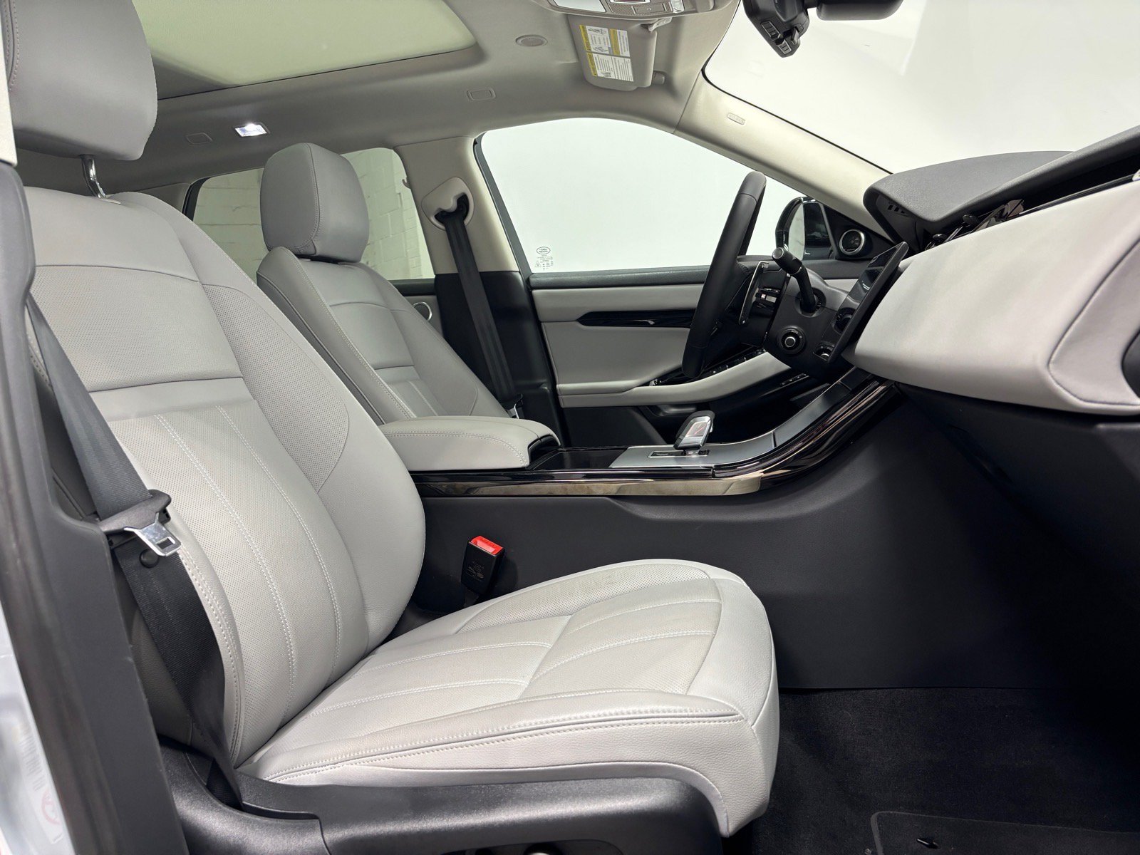 New 2024 Land Rover Range Rover Evoque S AWD/4WD image 29