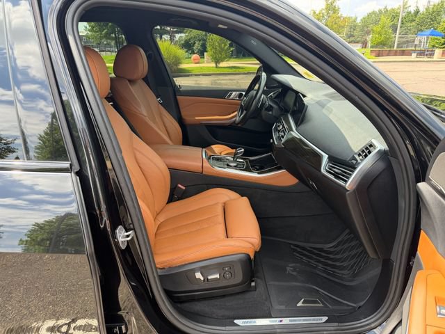 Used 2019 BMW X5 xDrive40i w/ M Sport Package AWD/4WD image 9