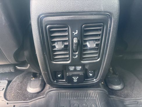 Used 2015 Jeep Grand Cherokee Limited AWD/4WD image 16