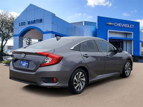 Used 2018 Honda Civic EX image 3