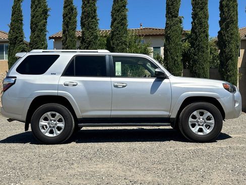Used 2017 Toyota 4Runner SR5 RWD image 3