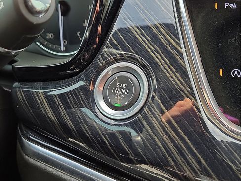 Used 2023 Cadillac XT6 Premium Luxury image 31