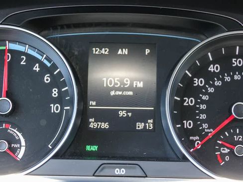Used 2015 Volkswagen e-Golf Limited Edition FWD image 23