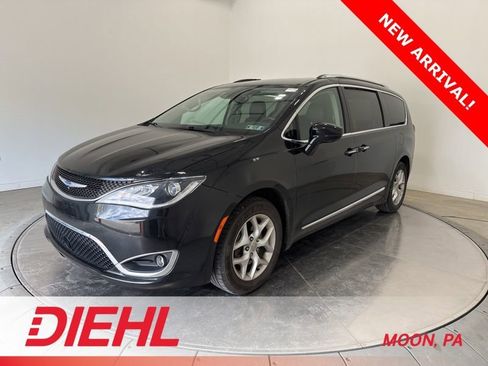 Used 2019 Chrysler Pacifica Touring-L w/ Advanced Safetytec Group FWD image 3