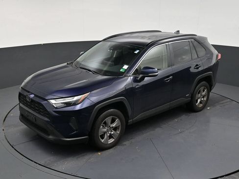 Used 2025 Toyota RAV4 XLE AWD/4WD image 12