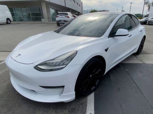 Used 2019 Tesla Model 3 Standard Range Plus image 4