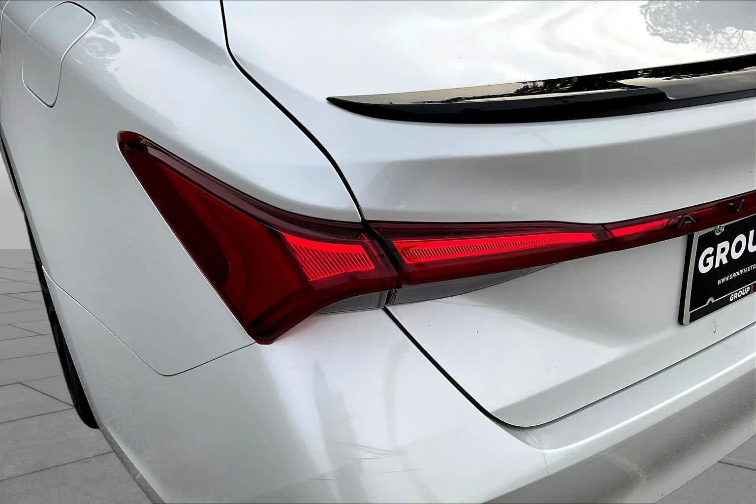 Used 2019 Toyota Avalon Touring FWD image 29
