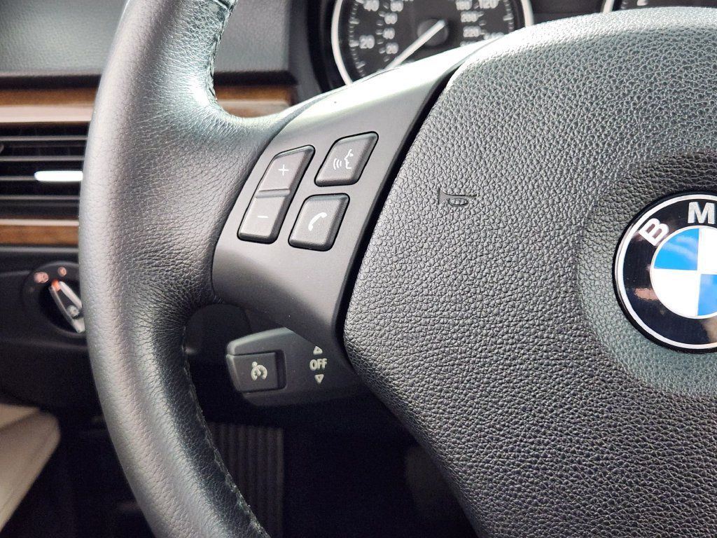 Used 2011 BMW 335i xDrive Sedan AWD/4WD image 18