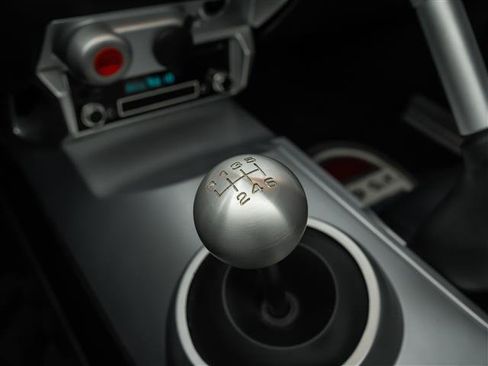 Used 2006 Ford GT RWD image 38