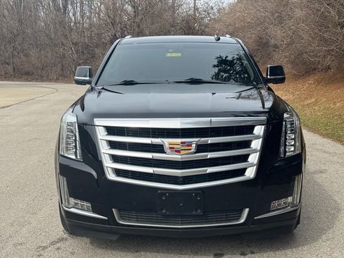 Used 2018 Cadillac Escalade ESV Luxury image 3