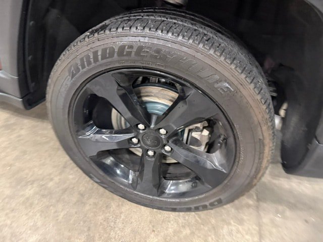 Used 2024 Jeep Grand Cherokee L Altitude AWD/4WD image 28